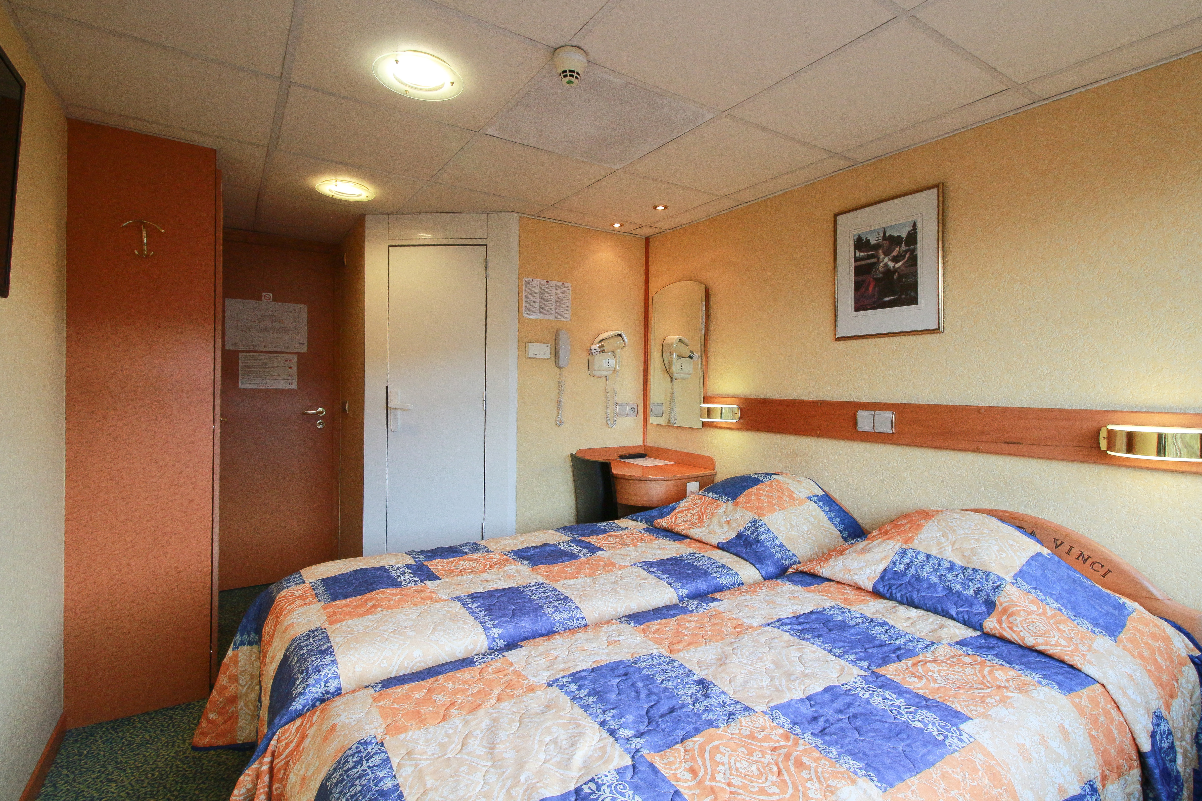 CroisiEurope MS Leonard Da Vinci Cabin 4.jpg